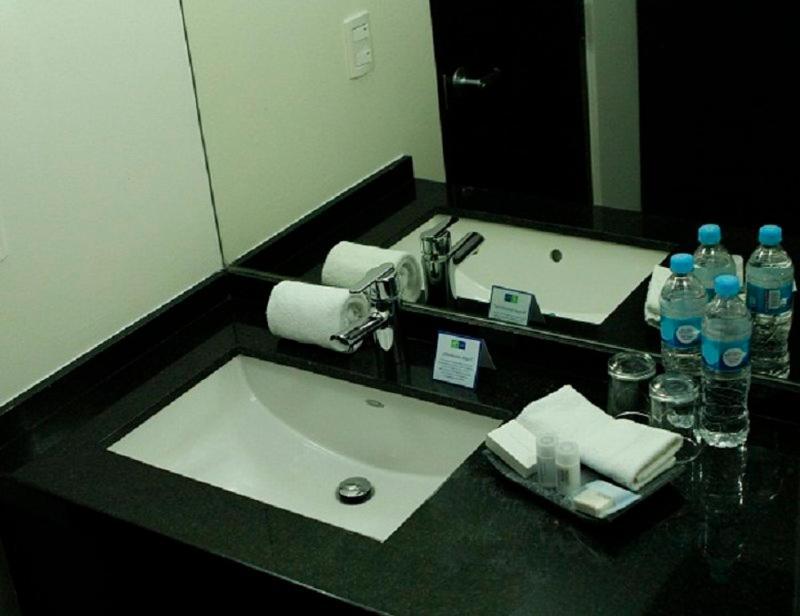 Holiday Inn Express Toluca Galerias Metepec By Ihg Exteriör bild